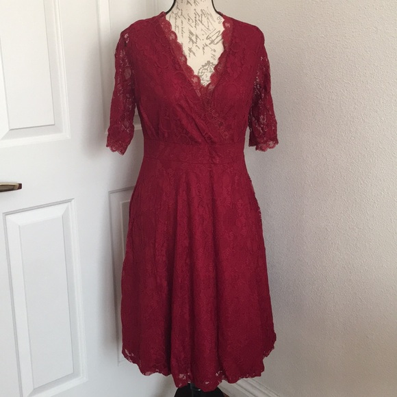 Dresses & Skirts - Plus Size Lace V neck cocktail dress